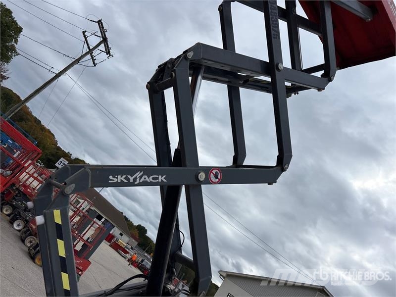 SkyJack SJIII 3219 Electric Scissor Lift Saksilavat