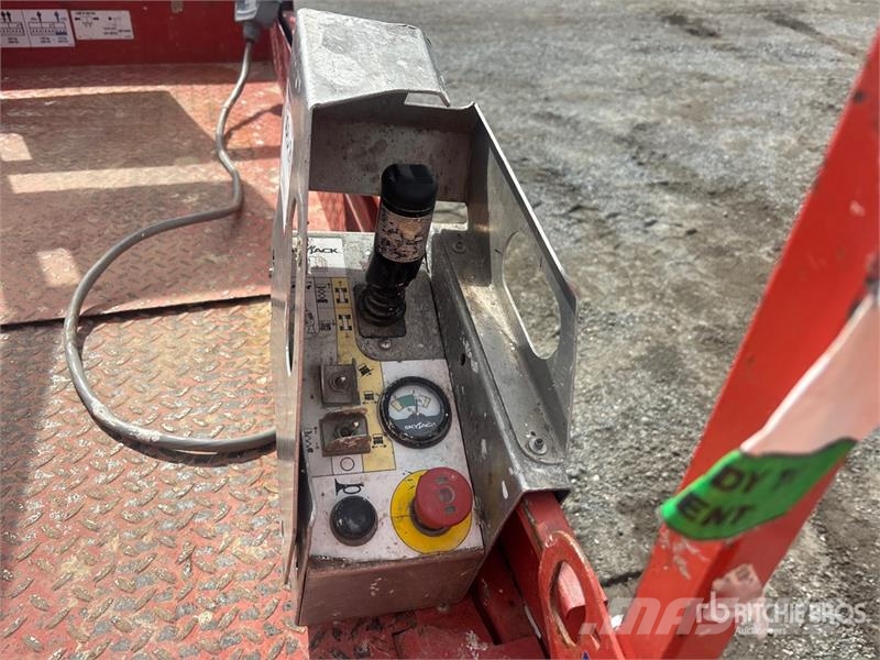 SkyJack SJIII 3219 Electric Scissor Lift Šķerveida pacēlāji