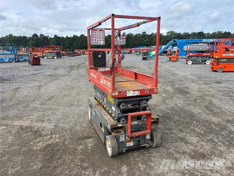 SkyJack SJIII 3219 Electric Scissor Lift Ollós emelők