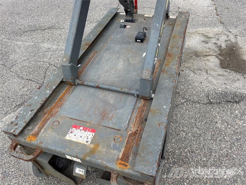 SkyJack SJIII 3219 Electric Scissor Lift Saksilavat