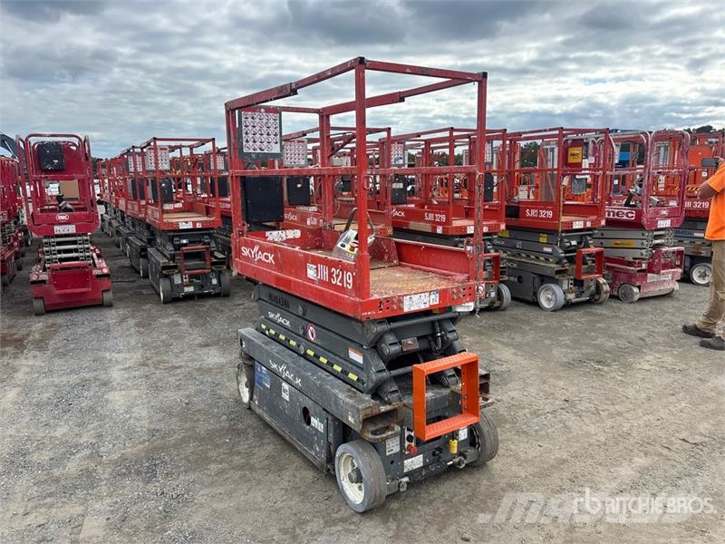 SkyJack SJIII-3219 Electric Scissor Lift Šķerveida pacēlāji