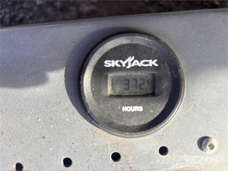 SkyJack SJIII 3219 Electric Scissor Lift Ollós emelők