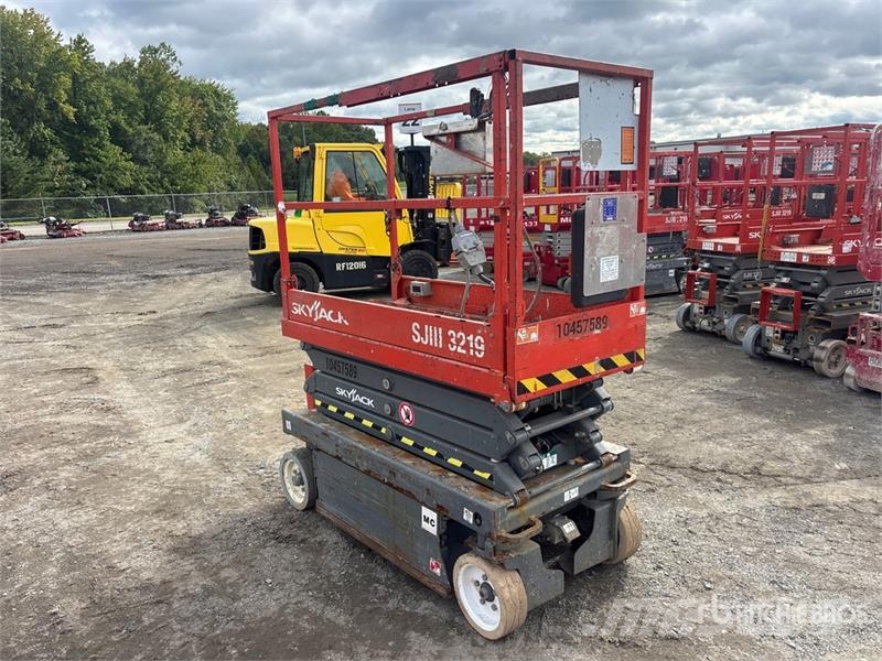 SkyJack SJIII 3219 Electric Scissor Lift Ollós emelők