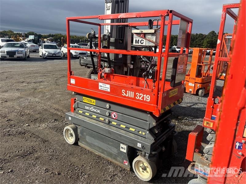 SkyJack SJIII 3219 Electric Scissor Lift Ollós emelők