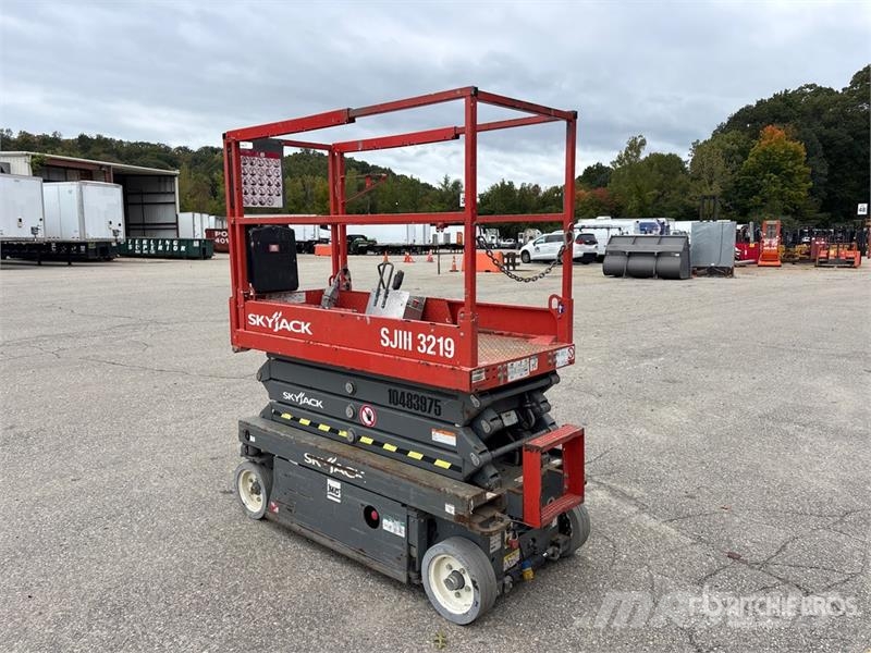 SkyJack SJIII 3219 Electric Scissor Lift Saksilavat