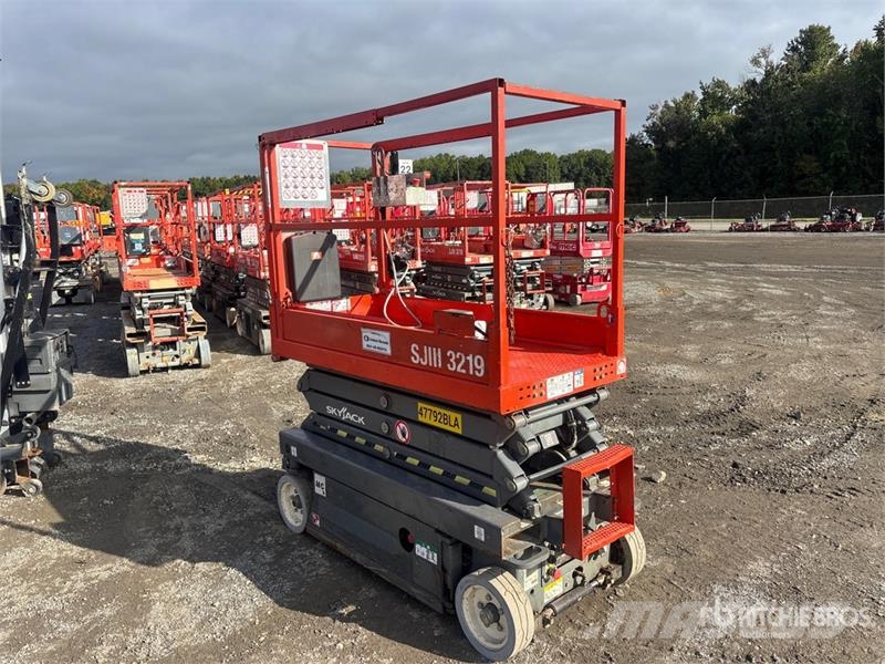 SkyJack SJIII 3219 Electric Scissor Lift Ollós emelők