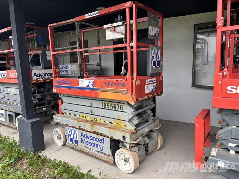 SkyJack SJIII-3219 Electric Scissor Lift Ollós emelők