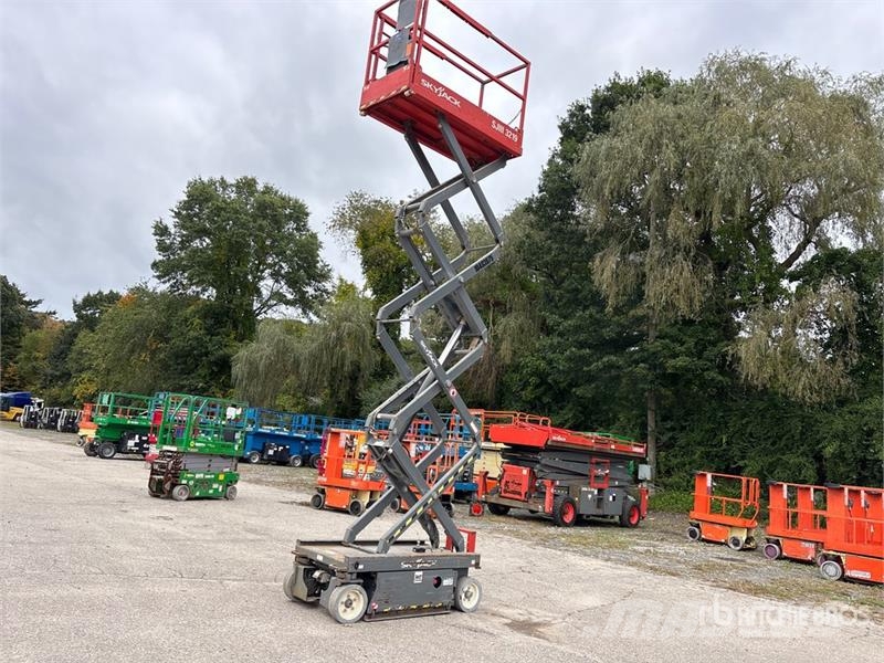 SkyJack SJIII 3219 Electric Scissor Lift Saksilavat