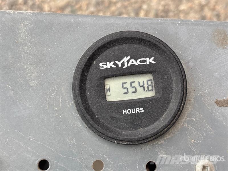 SkyJack SJIII 3219 Electric Scissor Lift Saksilavat