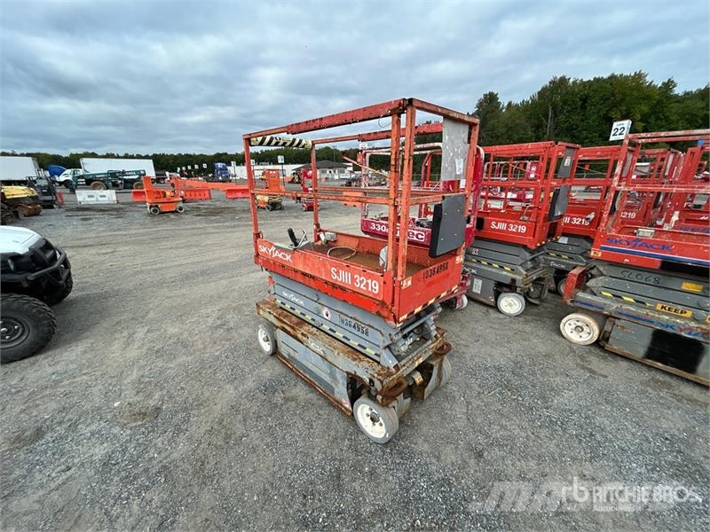 SkyJack SJIII-3219 Electric Scissor Lift Saksilavat