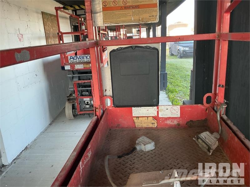 SkyJack SJIII-3219 Electric Scissor Lift Plataformas tijera
