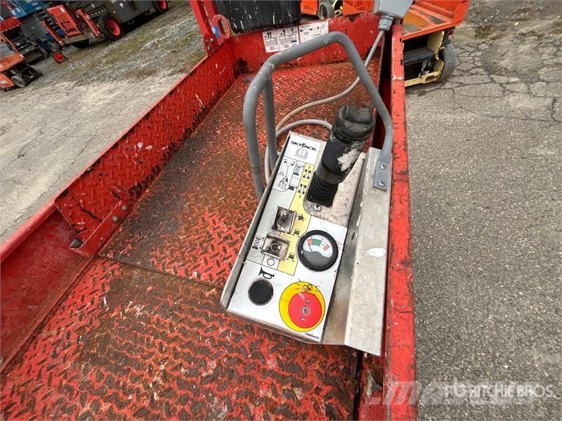SkyJack SJIII 3219 Electric Scissor Lift Saksilavat