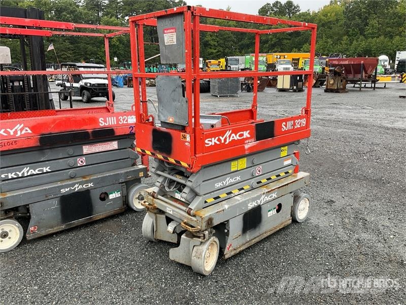 SkyJack SJIII-3219 Scissor Lift Škarjaste dvižne ploščadi
