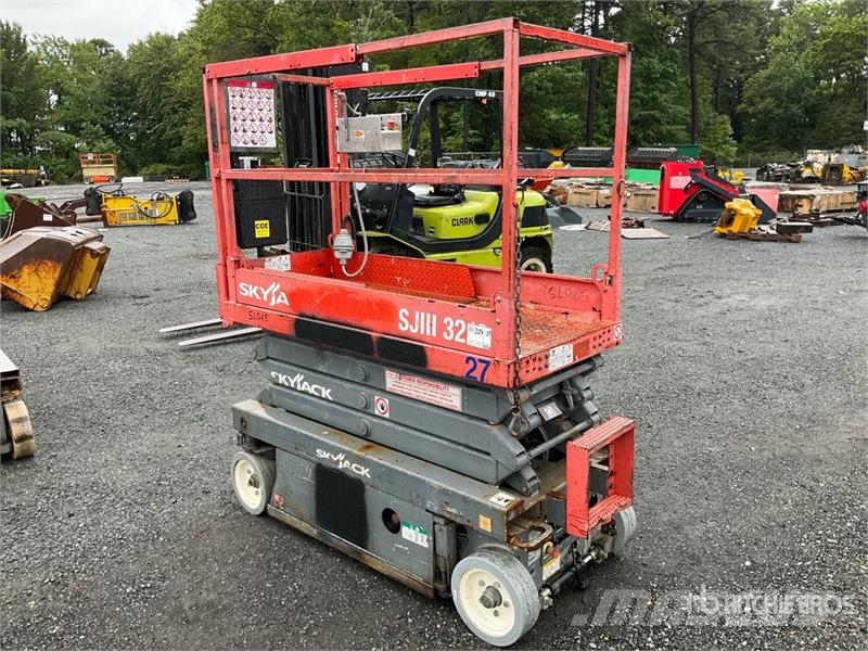 SkyJack SJIII-3219 Scissor Lift Škarjaste dvižne ploščadi