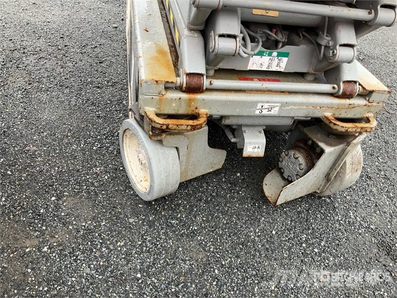 SkyJack SJIII-3219 Scissor Lift Škarjaste dvižne ploščadi