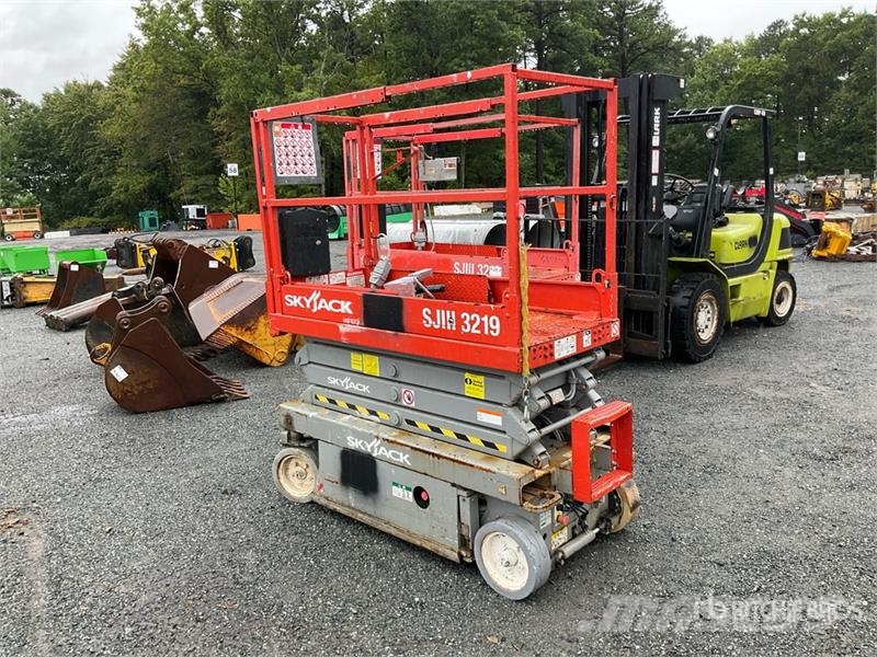 SkyJack SJIII-3219 Scissor Lift Škarjaste dvižne ploščadi