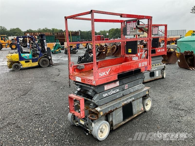 SkyJack SJIII-3219 Scissor Lift Škarjaste dvižne ploščadi