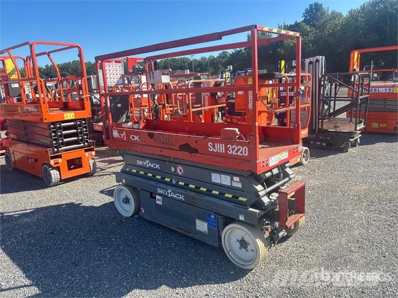 SkyJack SJIII 3220 Electric Scissor Lift Scissor lifts