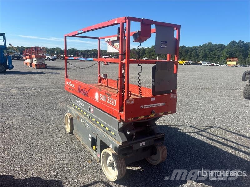 SkyJack SJIII 3220 Electric Scissor Lift Scissor lifts