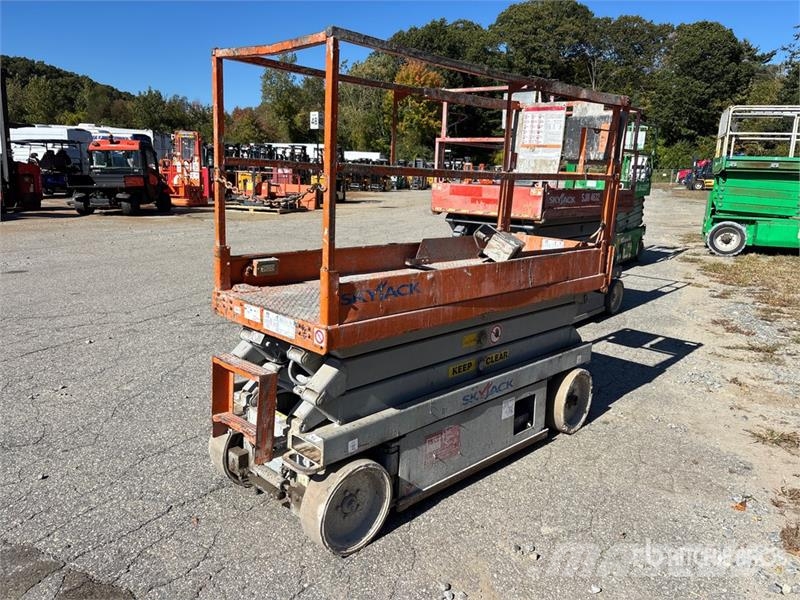 SkyJack SJIII-3220 Electric Scissor Lift Ollós emelők