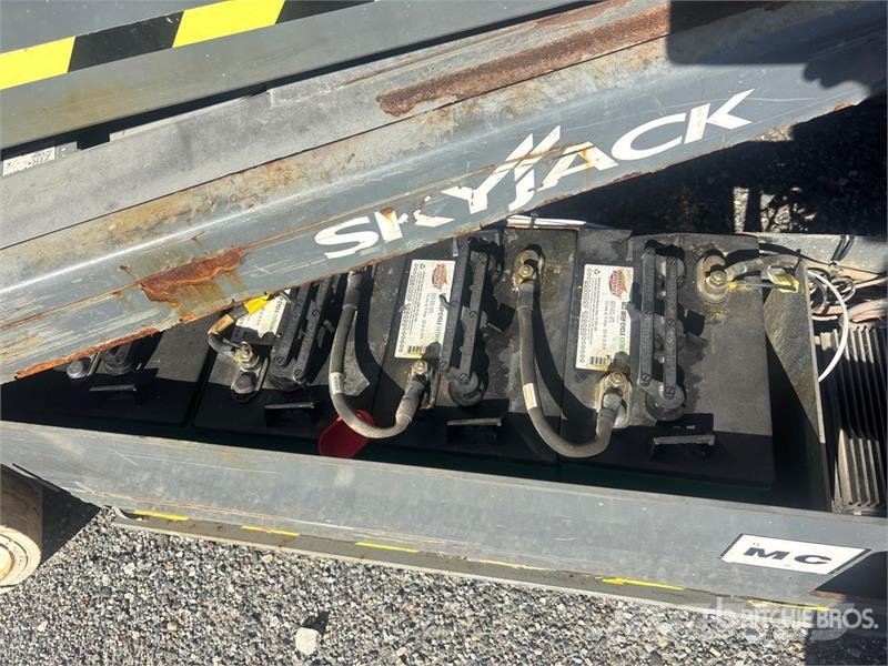 SkyJack SJIII 3220 Electric Scissor Lift Scissor lifts