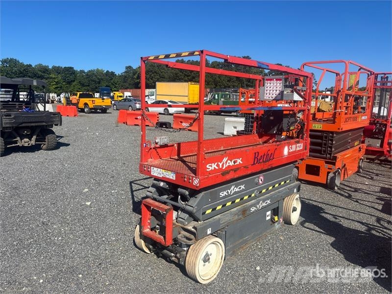 SkyJack SJIII 3220 Electric Scissor Lift Scissor lifts
