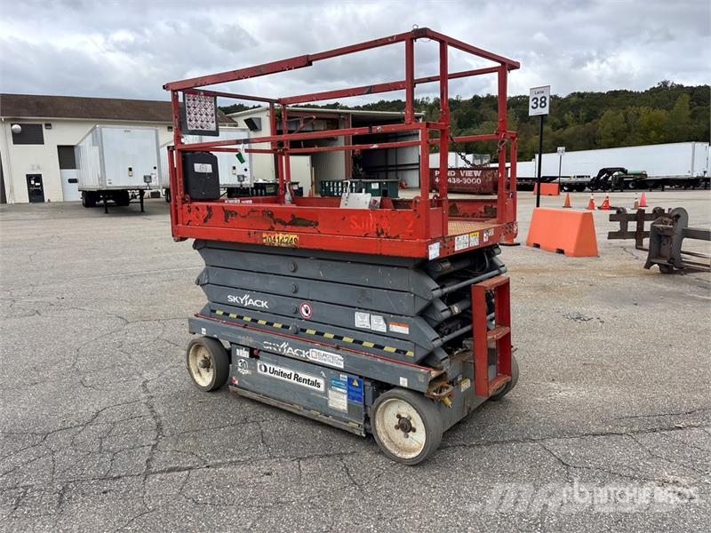 SkyJack SJIII-4632 Electric Scissor Lift Ollós emelők