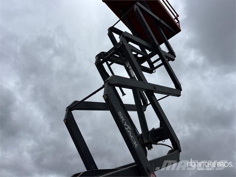 SkyJack SJIII-4632 Electric Scissor Lift Ollós emelők