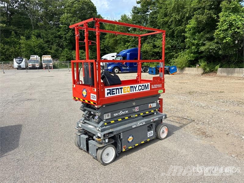 しゃち　3社用 Skyjack SJIII3219のシザースリフトをオークションで購入 - マスカス