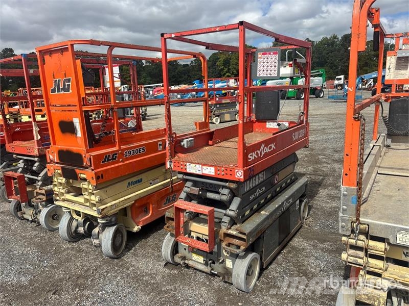 SkyJack SJIII3219 Electric Scissor Lift رافعات مقصية الشكل