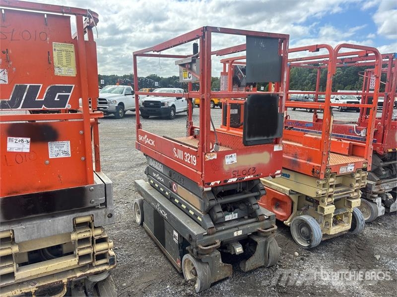 SkyJack SJIII3219 Electric Scissor Lift رافعات مقصية الشكل