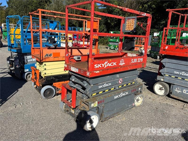 SkyJack SJIII3219 Electric Scissor Lift Scissor lifts