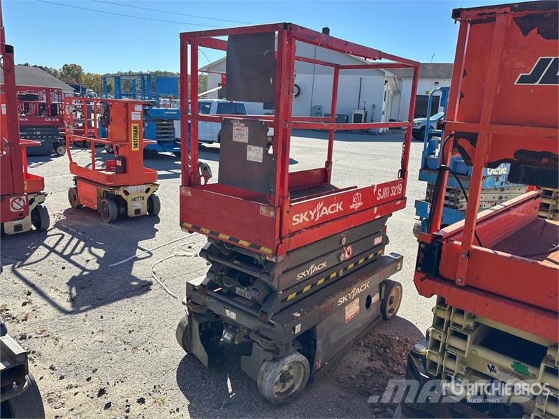 SkyJack SJIII3219 Electric Scissor Lift Scissor lifts