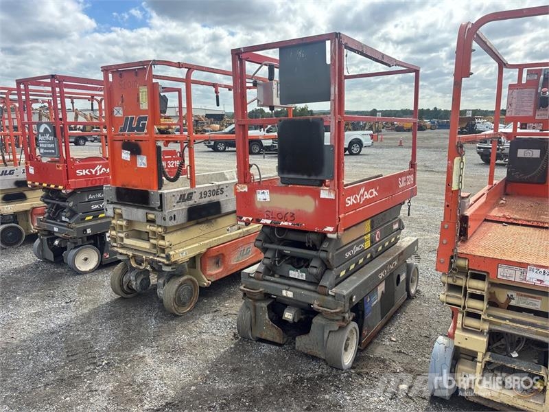 SkyJack SJIII3219 Electric Scissor Lift رافعات مقصية الشكل