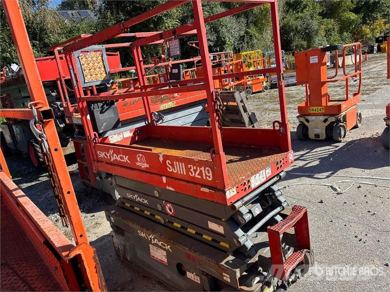 SkyJack SJIII3219 Electric Scissor Lift Scissor lifts