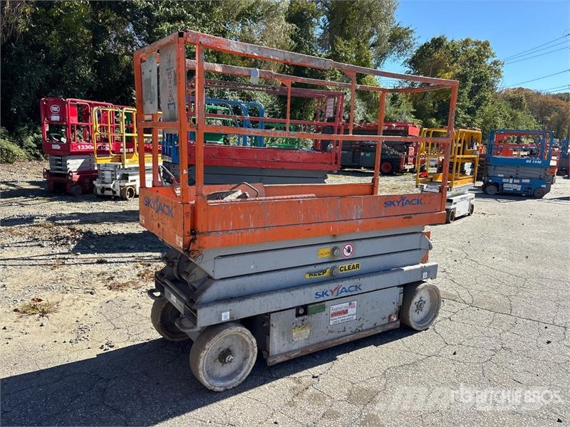 SkyJack SJIII3220 Electric Scissor Lift Scissor lifts