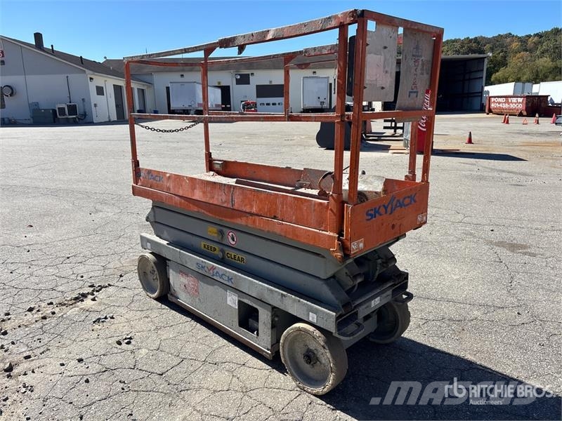 SkyJack SJIII3220 Electric Scissor Lift Scissor lifts