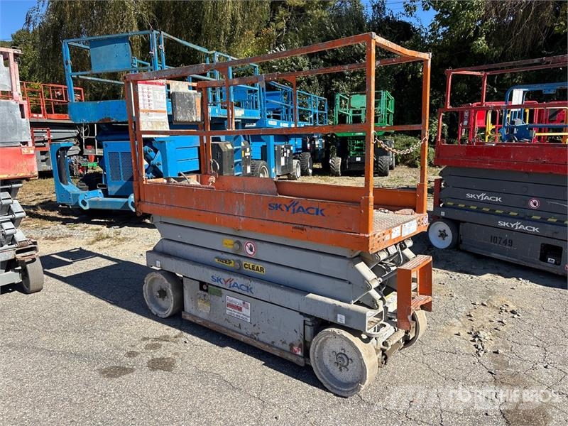 SkyJack SJIII3220 Electric Scissor Lift Scissor lifts