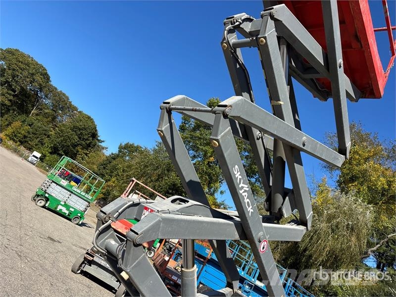 SkyJack SJIII3226 Electric Scissor Lift Scissor lifts