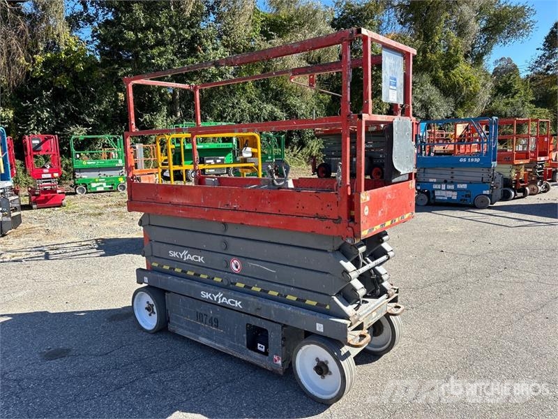 SkyJack SJIII3226 Electric Scissor Lift Scissor lifts