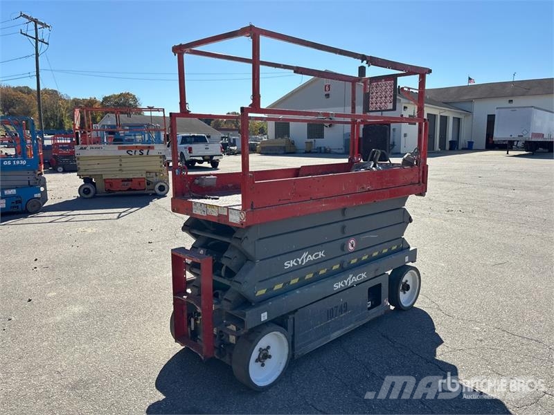 SkyJack SJIII3226 Scissor Lift Scissor lifts