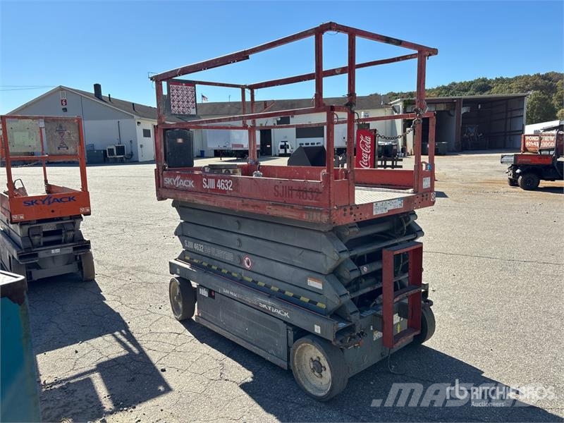 SkyJack SJIII4632 Electric Scissor Lift Scissor lifts