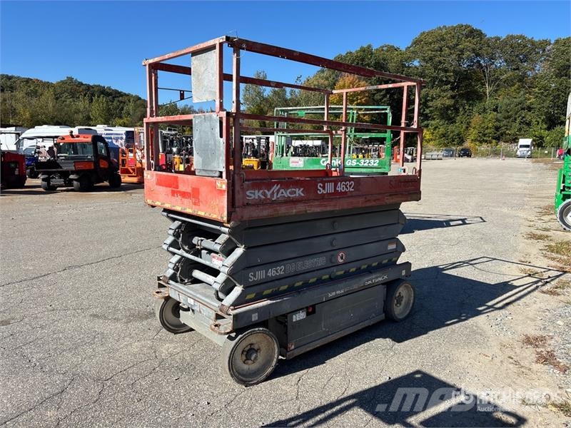 SkyJack SJIII4632 Electric Scissor Lift Scissor lifts