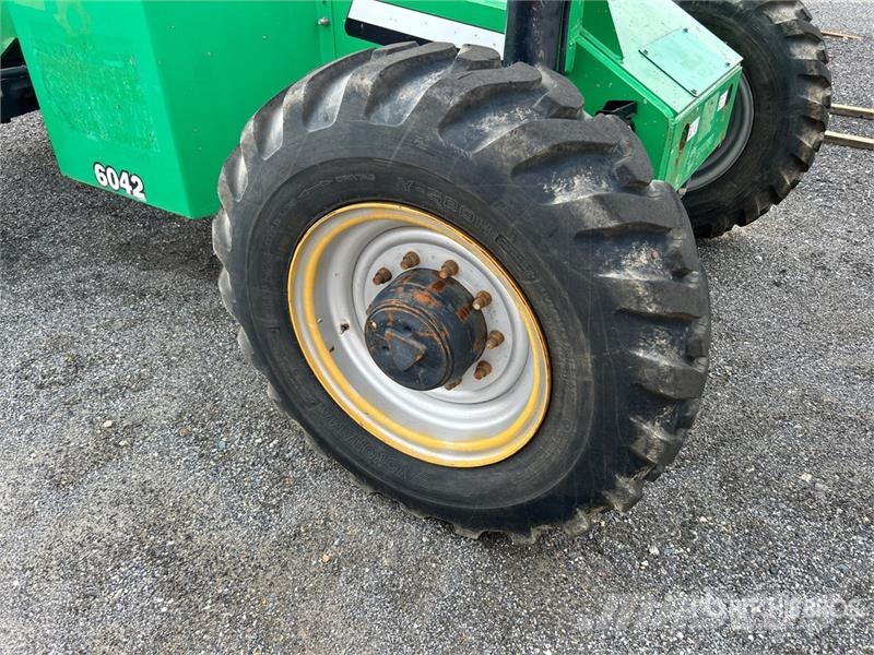 SkyTrak 6042 Telescopic handlers