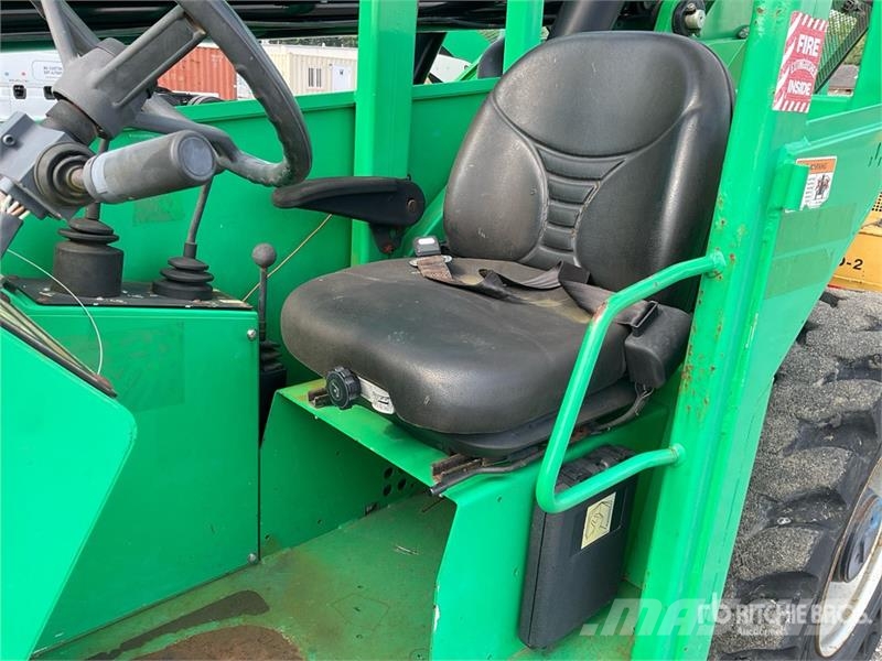 SkyTrak 6042 Telescopic handlers