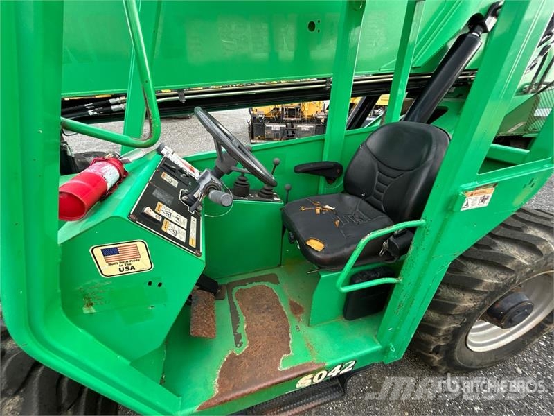 SkyTrak 6042 Telescopic handlers