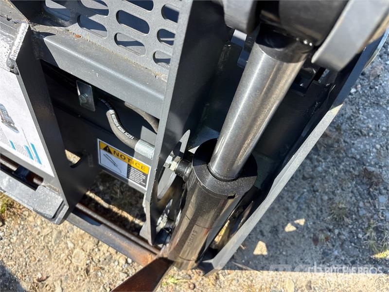 Skyway WBCT-4IN1 72 in Multi-Purpose Skid Steer Bu Kašike / Korpe