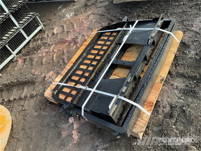  Skyway WSSBF-1150 45 in Skid Steer Forks (Unused) 叉