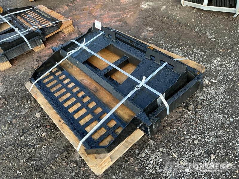  Skyway WSSBF-1150 45 in Skid Steer Forks (Unused) 叉