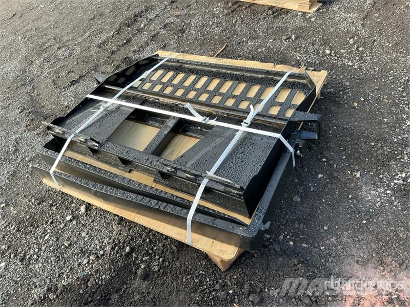  Skyway WSSBF-1150 45 in Skid Steer Forks (Unused) 叉